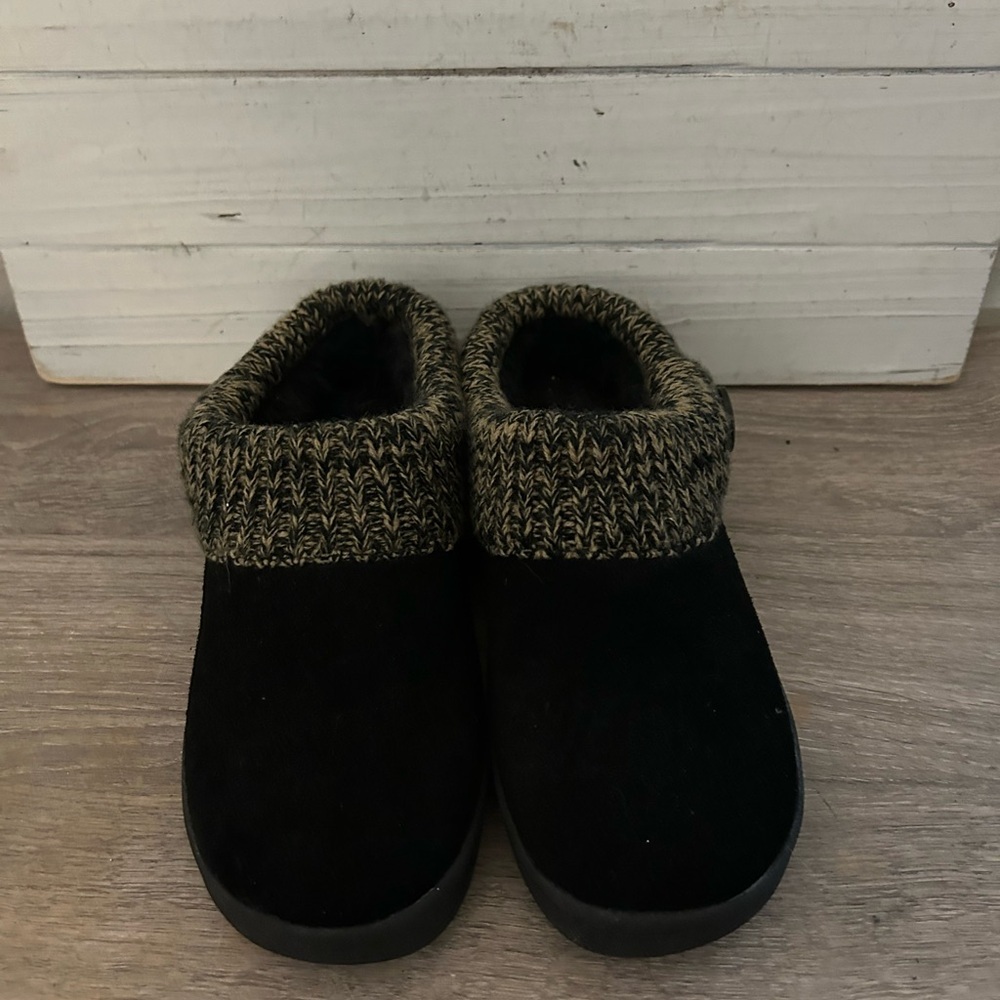 Clarks Black and Brown Knit Cuff Footwear